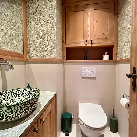 Beautiful Flat With Traditional Architecture *