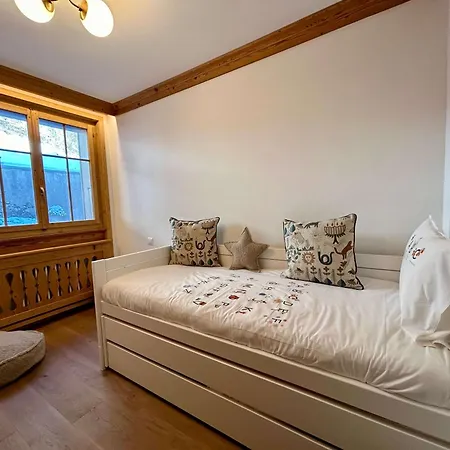 Beautiful Flat With Traditional Architecture * Rougemont