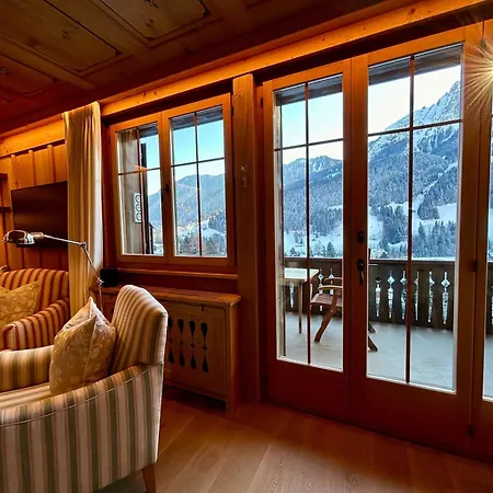 Beautiful Flat With Traditional Architecture شقة Rougemont