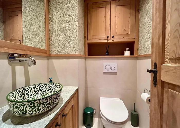 Beautiful Flat With Traditional Architecture *