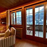 Beautiful Flat With Traditional Architecture Appartement Rougemont