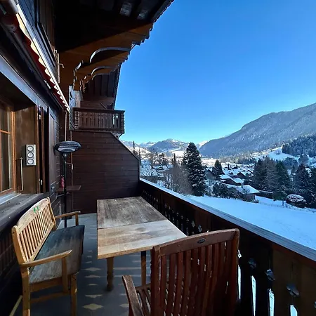 Beautiful Flat With Traditional Architecture Rougemont